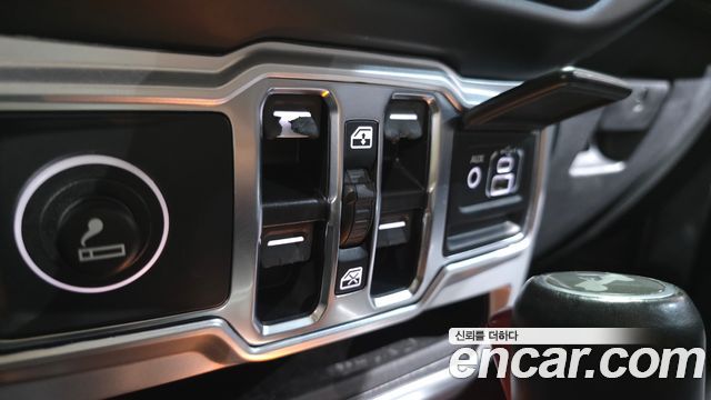 Jeep Wrangler 2021 — photo 30