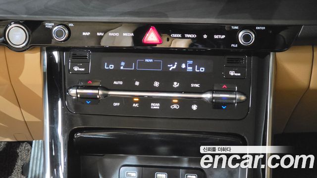 Kia Canival 2021 — photo 24
