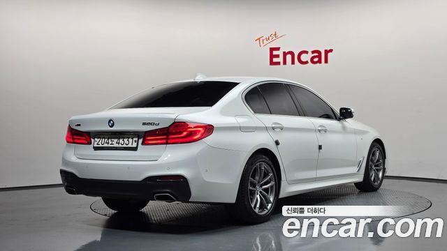 BMW 5-Series 2018 — photo 2