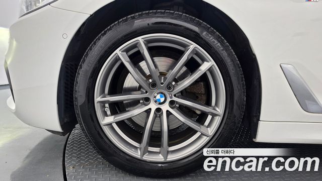 BMW 5-Series 2018 — photo 5