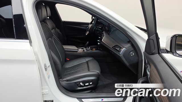 BMW 5-Series 2018 — photo 11
