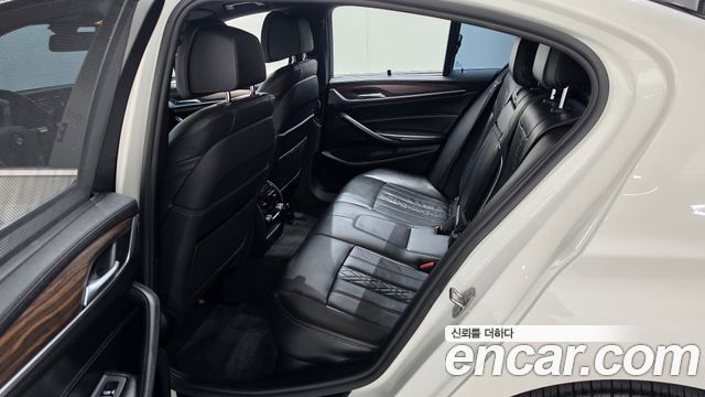 BMW 5-Series 2018 — photo 12
