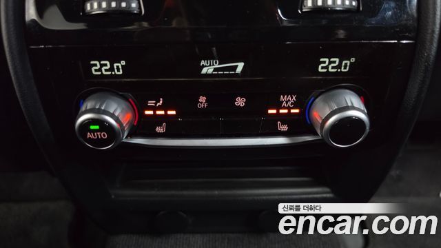 BMW 5-Series 2018 — photo 13