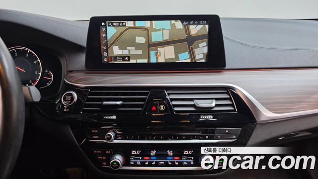 BMW 5-Series 2018 — photo 14