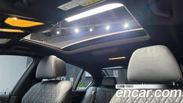 BMW 5-Series 2018 — photo 18