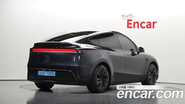 Tesla Model Y 2025 — photo 2