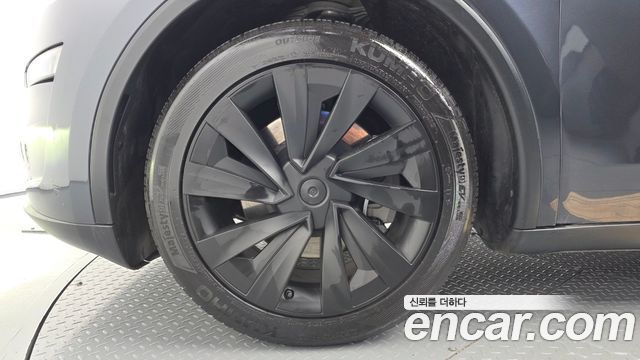 Tesla Model Y 2025 — photo 5