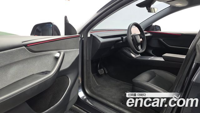 Tesla Model Y 2025 — photo 13