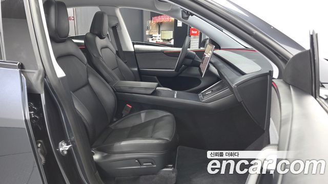 Tesla Model Y 2025 — photo 17