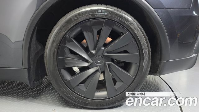 Tesla Model Y 2025 — photo 7