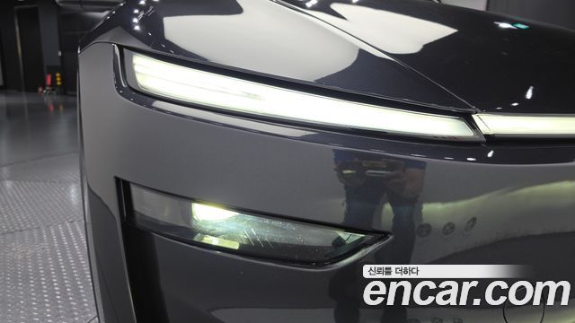 Tesla Model Y 2025 — photo 8