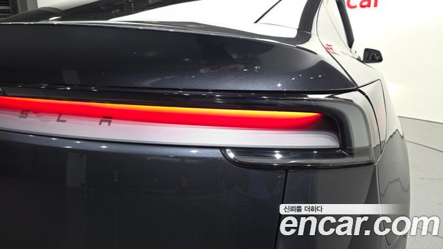 Tesla Model Y 2025 — photo 9