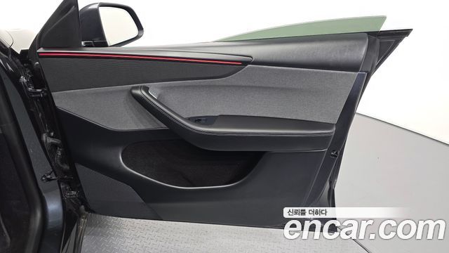 Tesla Model Y 2025 — photo 14