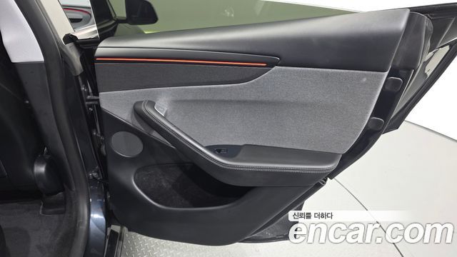 Tesla Model Y 2025 — photo 15