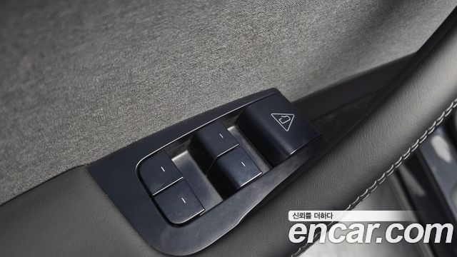 Tesla Model Y 2025 — photo 31