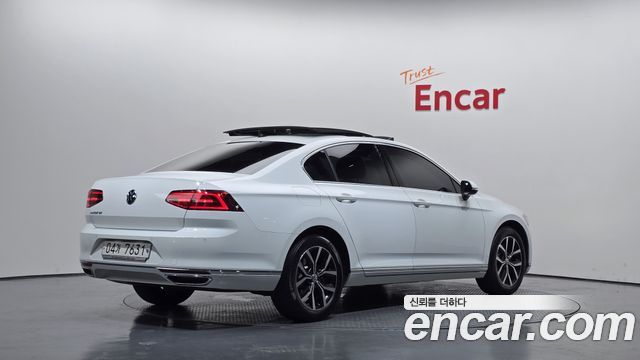 Volkswagen Passat 2018 — photo 2