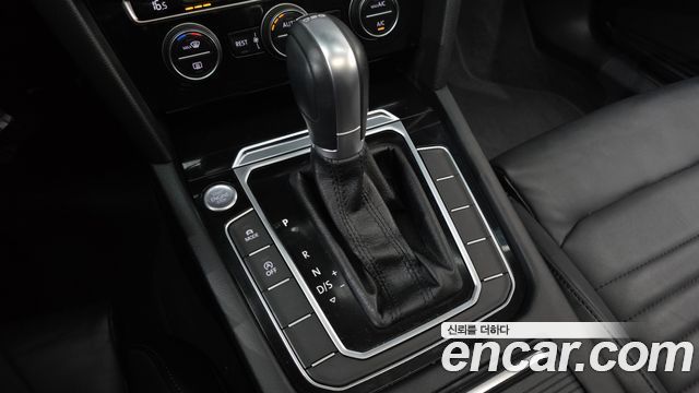 Volkswagen Passat 2018 — photo 12