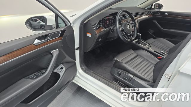 Volkswagen Passat 2018 — photo 13