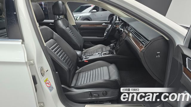 Volkswagen Passat 2018 — photo 17