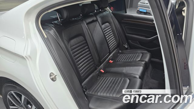 Volkswagen Passat 2018 — photo 18