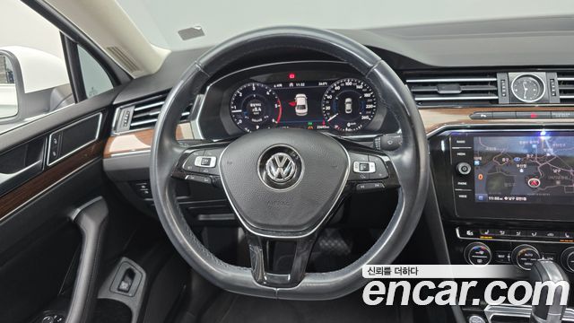 Volkswagen Passat 2018 — photo 19