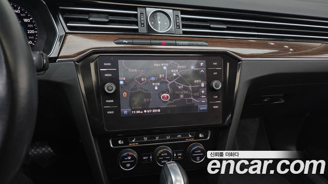 Volkswagen Passat 2018 — photo 21