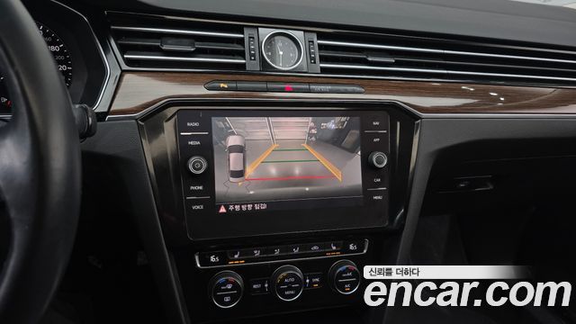 Volkswagen Passat 2018 — photo 22