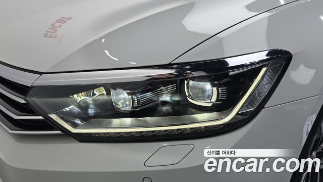 Volkswagen Passat 2018 — photo 8