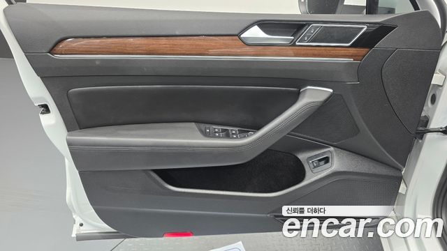 Volkswagen Passat 2018 — photo 14