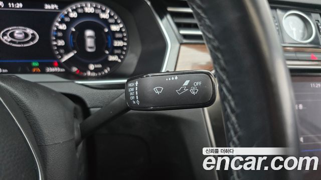 Volkswagen Passat 2018 — photo 29