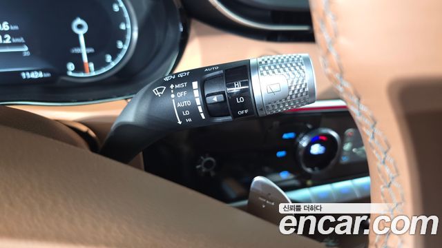 Genesis GV70 2022 — photo 25