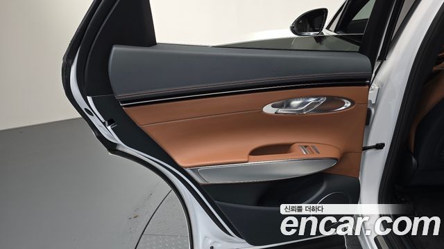 Genesis GV70 2022 — photo 15