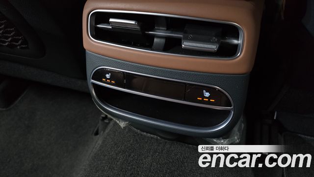 Genesis GV70 2022 — photo 30