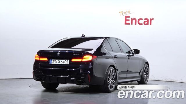 BMW 5-Series 2019 — photo 2