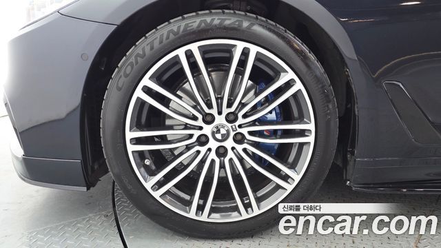 BMW 5-Series 2019 — photo 5