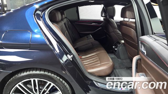 BMW 5-Series 2019 — photo 17