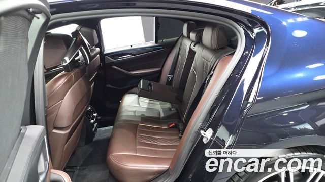 BMW 5-Series 2019 — photo 18