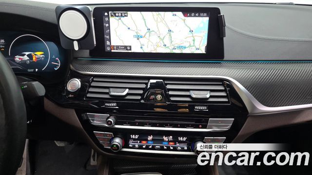 BMW 5-Series 2019 — photo 20