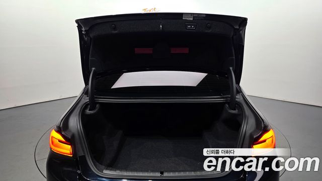 BMW 5-Series 2019 — photo 25