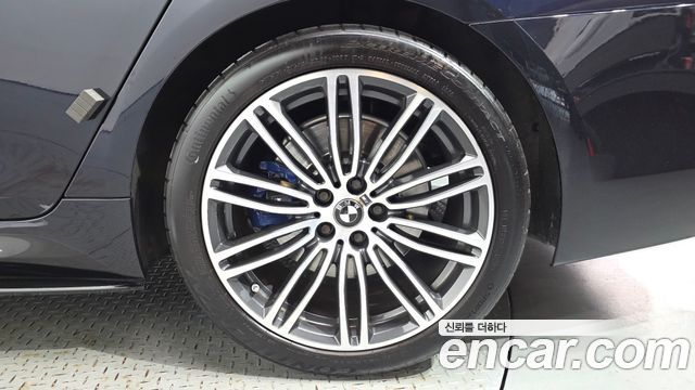 BMW 5-Series 2019 — photo 7