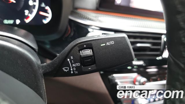 BMW 5-Series 2019 — photo 28