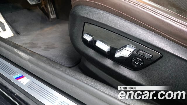 BMW 5-Series 2019 — photo 31