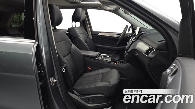 Mercedes-Benz GLE-Class 2018 — photo 13
