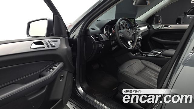 Mercedes-Benz GLE-Class 2018 — photo 17