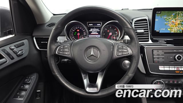 Mercedes-Benz GLE-Class 2018 — photo 19