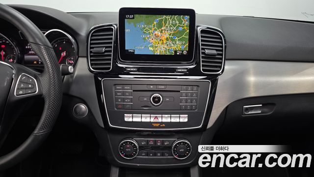 Mercedes-Benz GLE-Class 2018 — photo 20
