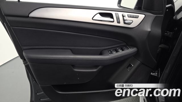 Mercedes-Benz GLE-Class 2018 — photo 14