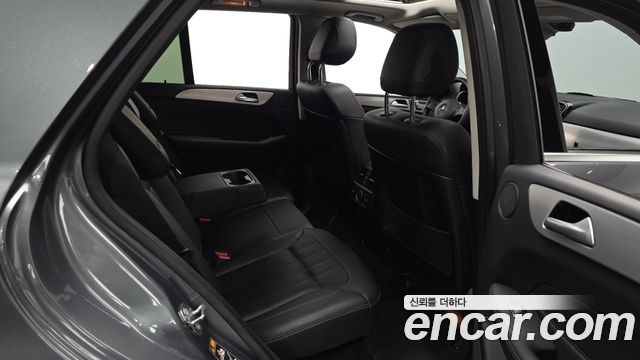 Mercedes-Benz GLE-Class 2018 — photo 16
