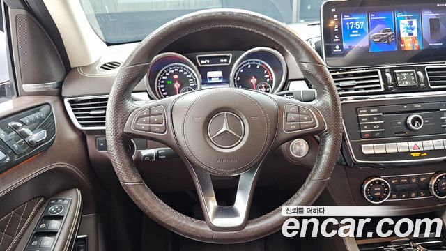 Mercedes-Benz GLS-Class 2017 — photo 19