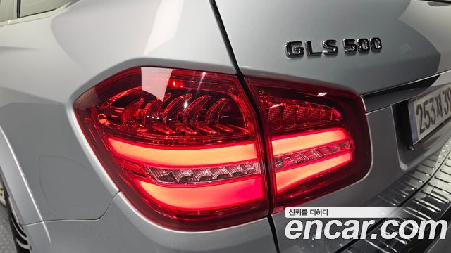 Mercedes-Benz GLS-Class 2017 — photo 9
